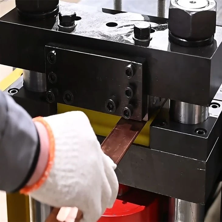 Economical Cnc Multifunctional Busbar Bending Machine